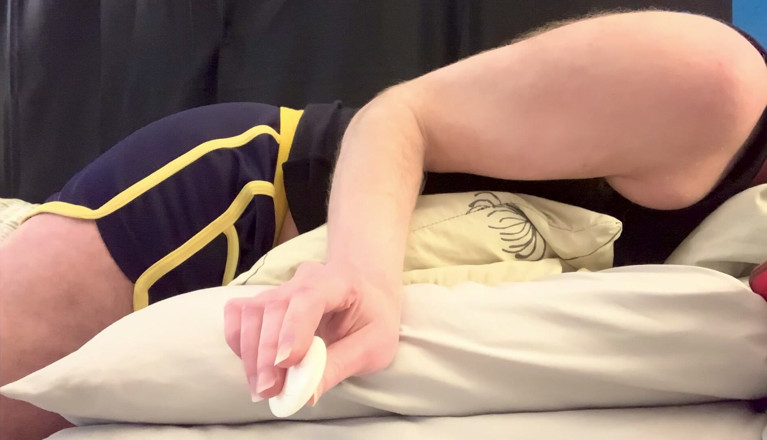 C-Spot: Cspot se excită și are un orgasm puternic uitându-se la porno...