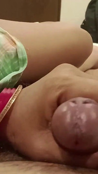 Chica caliente folla duro en coño apretado