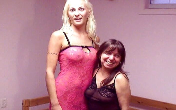 Radical pictures: Babe and tiny mature amateur lesbos