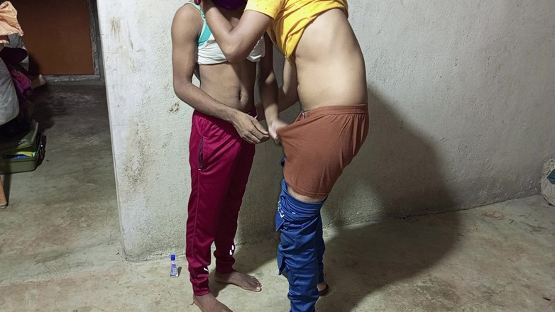 Indian Hijraji: 내 엉덩이를 빨아주는 어린 소년