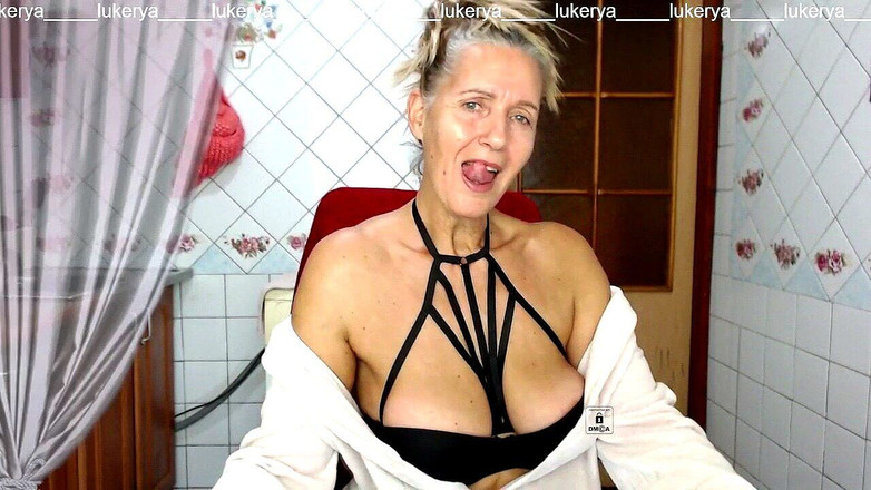 Lukerya: Lukerya, kaffe och promenader bröst