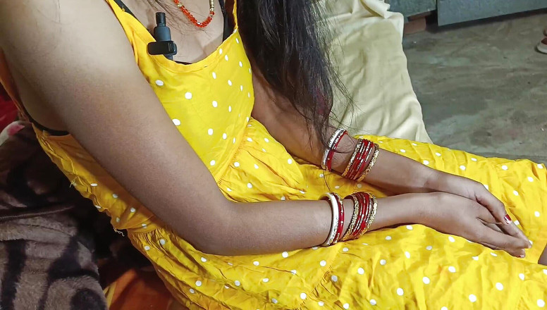 Kumari sushma: 初めてPriya Bhabhiは私に足コキを与える