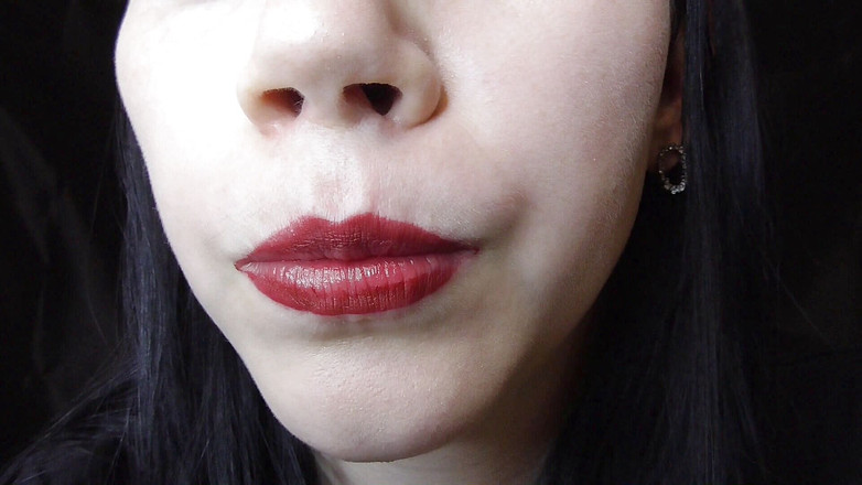 Anna Sky: Sexy riesin isst gummibärchen