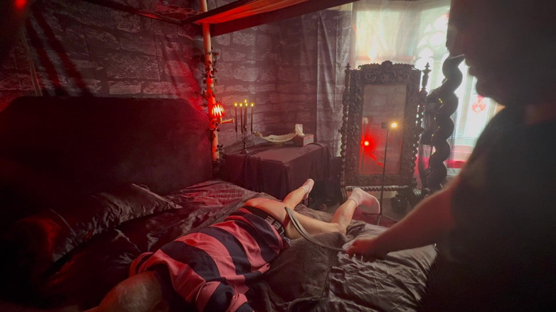 Aaexperiencesltd: Lanisa Bear和domina satana让陶斯曼通过他的节奏！