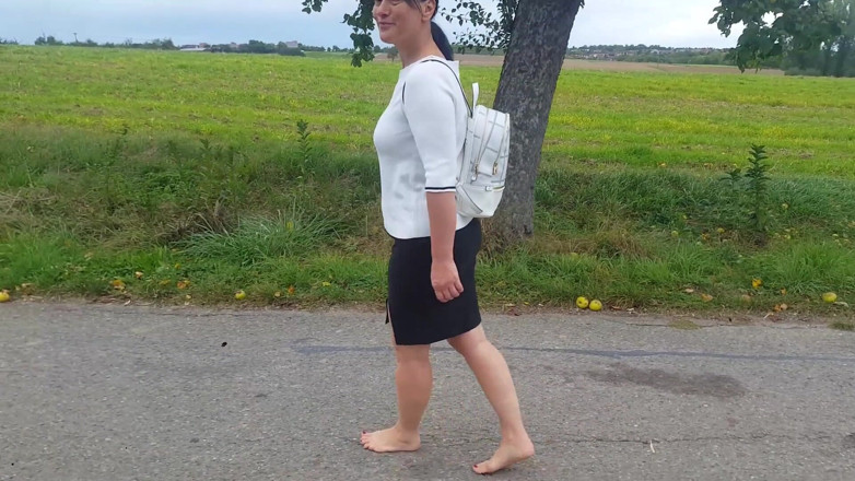 Yvette xtreme: Dirty barefoot walk with Yvette Costeau