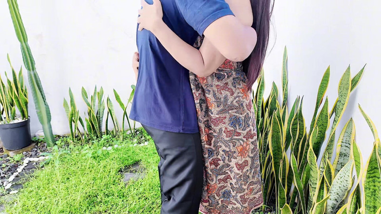 Bintang hyper: Tante Ngentot Exib Di Kebun Hampir Ketahuan ( Outdoor Seks )