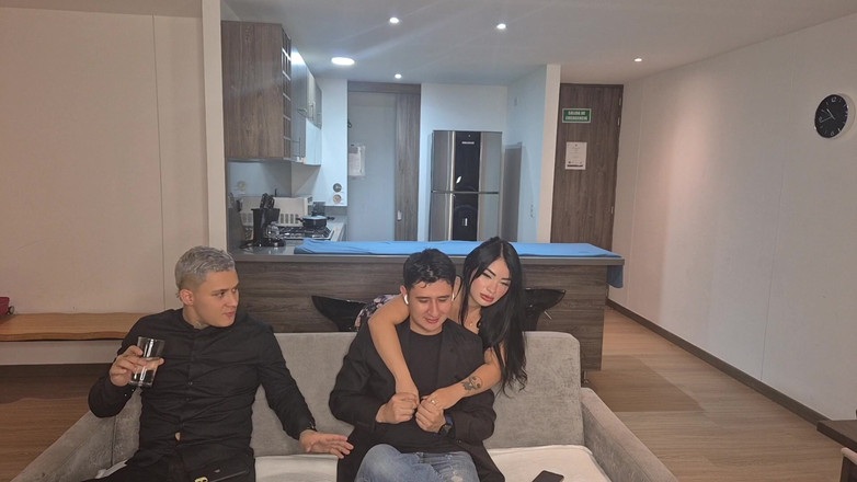 Aaroon Mush: Senza Pensarci Scopo La Sorellastra Del Mio Migliore Amico Mentre...