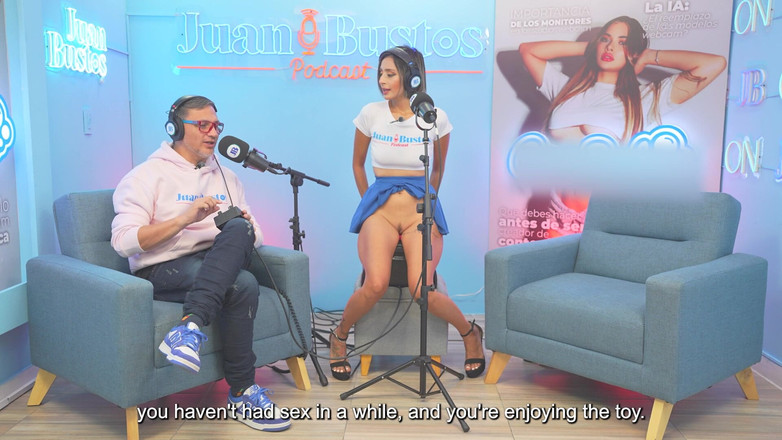 JuanBustos: Nympho Gigidamessco menjerit dengan keseronokan: pepeknya direndam oleh mesin kongkek