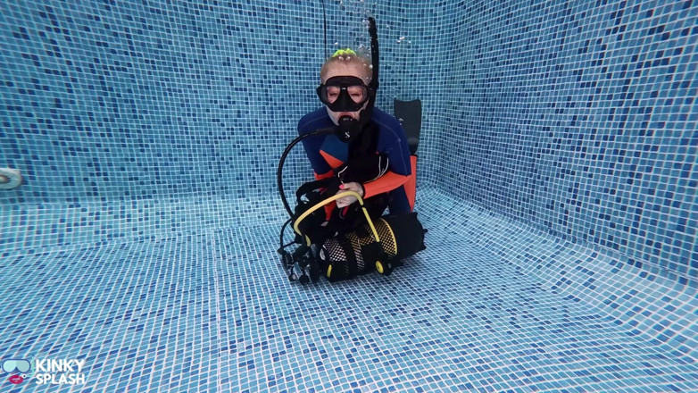 UKCuteGirl Lucy Lauren: Scuba Retreat Day 2 - Secret Pussy Vibe During Lesson