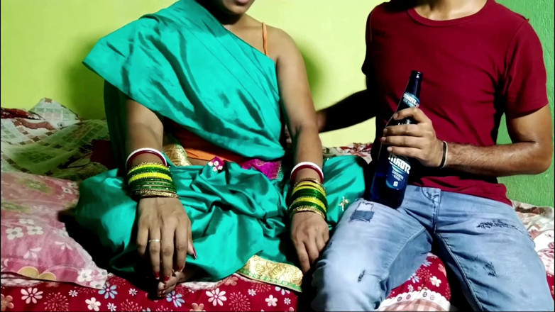 FireeCouple: Padosh Wali Bhojayi Ko Pilakar Choda - fickendes nachbarsmädchen