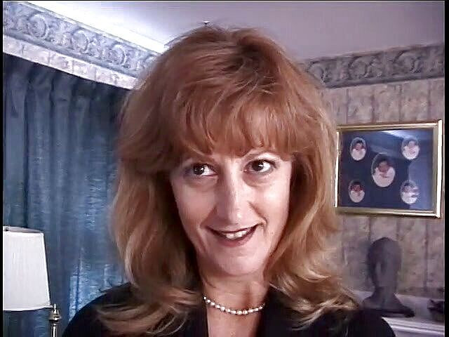 Dark Dungeon Secrets: Madura gostosa com um belo rack em ação BDSM