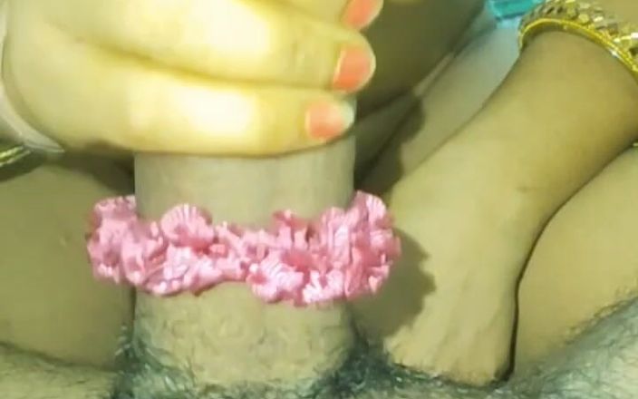 Desisexycpl123: Desi priya bhabhi memberikan footjob dan blojob handjob vum di...