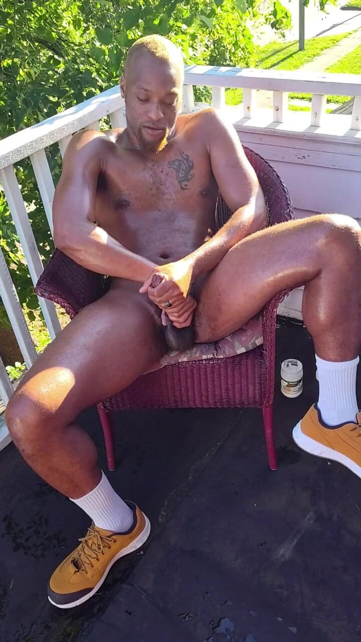 Kennie Jai: Branlette en public !