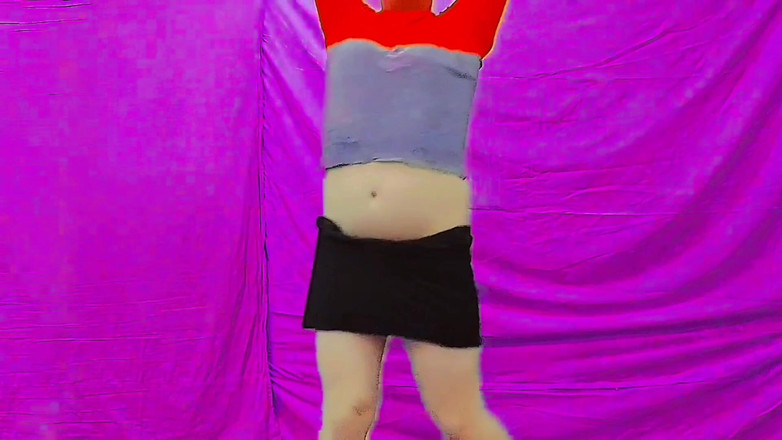 Kitty_Cross: Gökkuşağı renkli peri ışıklarında dans eden tatlı transeksüel