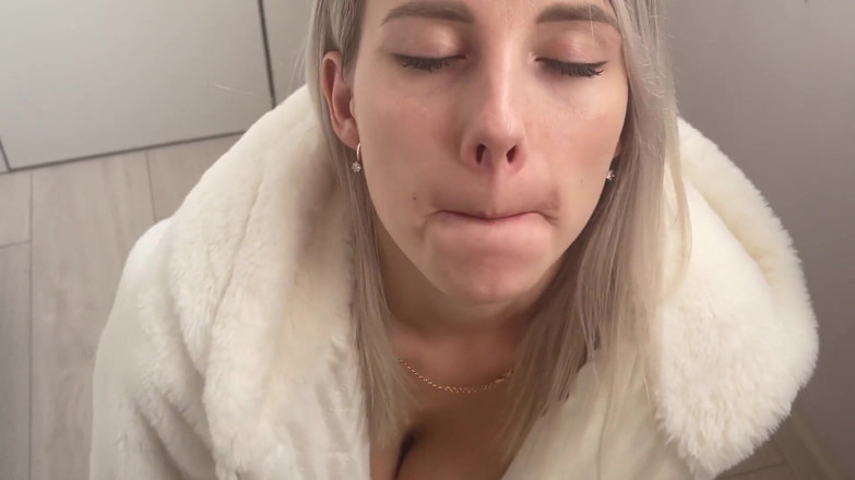 Vik1one: The Queen of Blowjob Vik1one Shows a Cool Blowjob