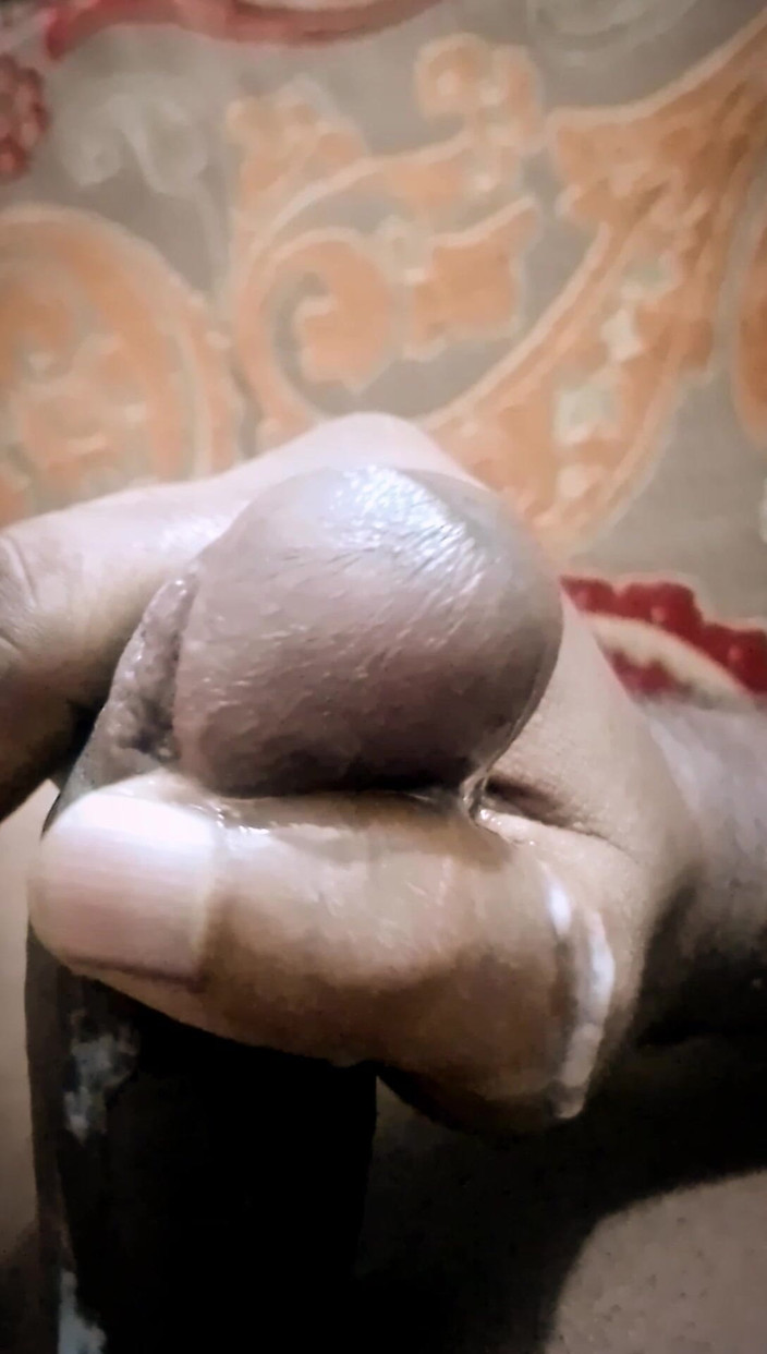 Bbbddt24: Indický desi chlap honí při stříkání a sténání. masturbující