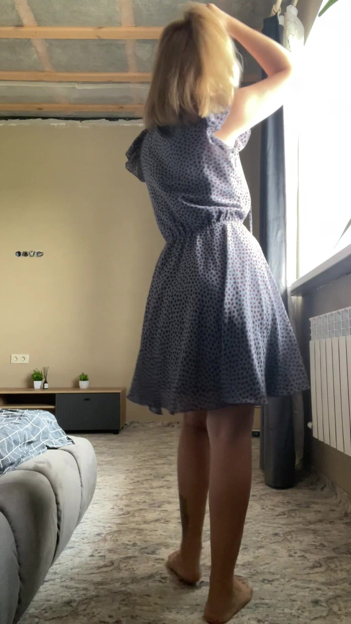 Stacy_via: Ăn mặc trước cửa sổ, mặc quần áo nơi công cộng