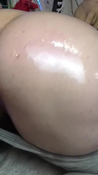 Camgirl Gets Fucked by a Sex Machine and Gets All Wet!!