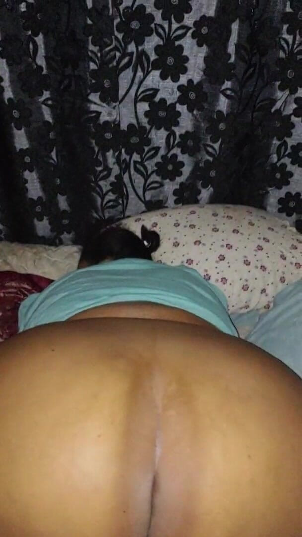 SSBBWQT: Une BBW noire trémousse son gros cul