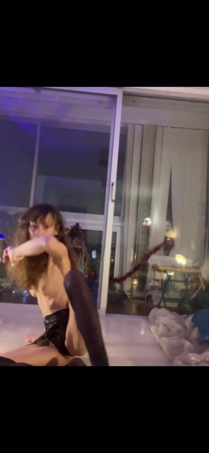 Chris hot studio: Chris