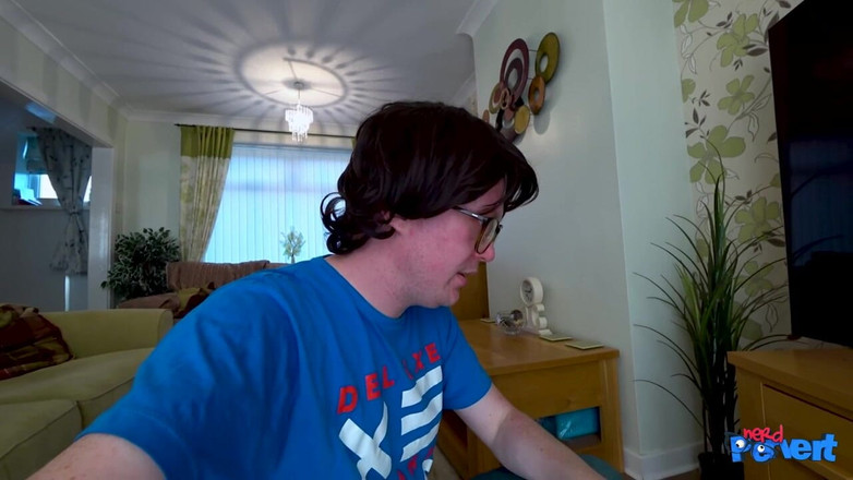 Nerd Pervert: Cleo summers - schwanz und sperma zum mittagessen