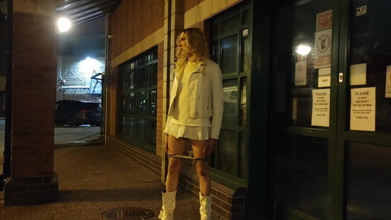 The Midnight Minx: Bus station flashing