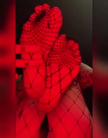 Goth Kink: Pussy &amp; feet