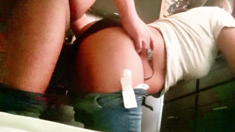 BigassMILF40: 더 열심히 줘, 내가 그녀를 따먹을 때 내 큰 엉덩이 의붓 여동생이 말하는 거예요.