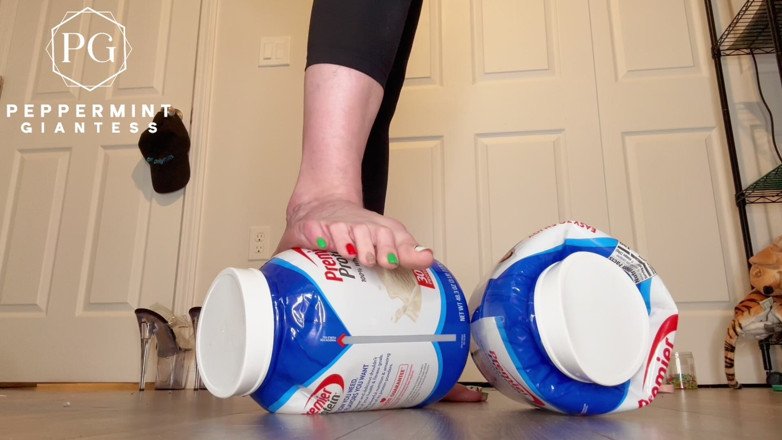 Peppermint Giantess: Velikost 16 nožní dominance: proteinové vany rozdrcené jako hračky