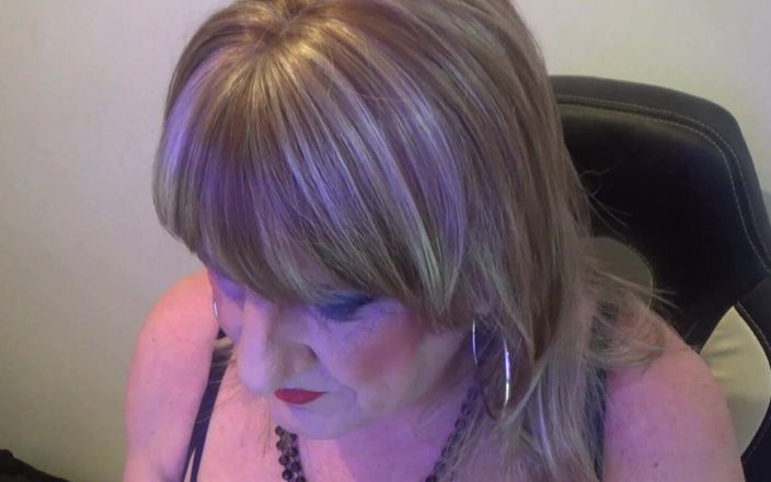 Mature Tina TV: Me Doing a Custom Video for an Admirer. Lots of...