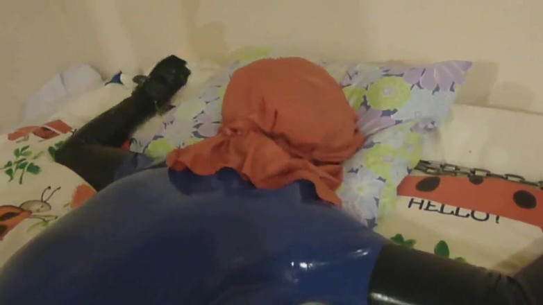 Enyn: Session 1 (part 1) Latex Bondage Breathplay