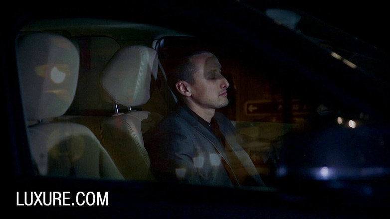 Luxure: Claire Castel se fait sodomiser par un inconnu pendant que...