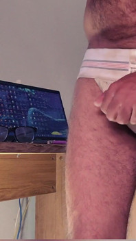 Tip păros care fumează în Jockstrap