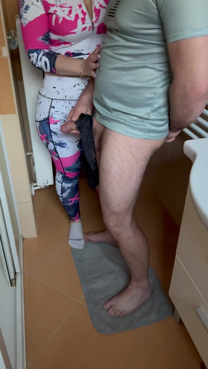 Christy X Taylor: 팬티를 가지고 노는 배다른 여동생이 나를 처벌해