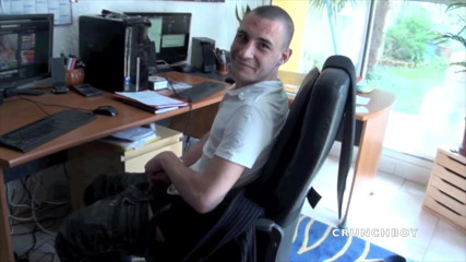 STRAIGHT BOY CURIOUS: Joven gay chupando a sus amigos heterosexuales