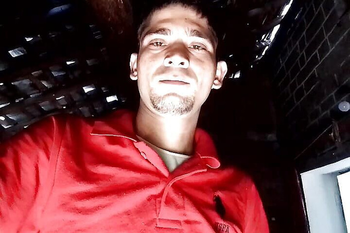 Gangbang straight: Anjana will wird gefickt und in den mund pinkeln