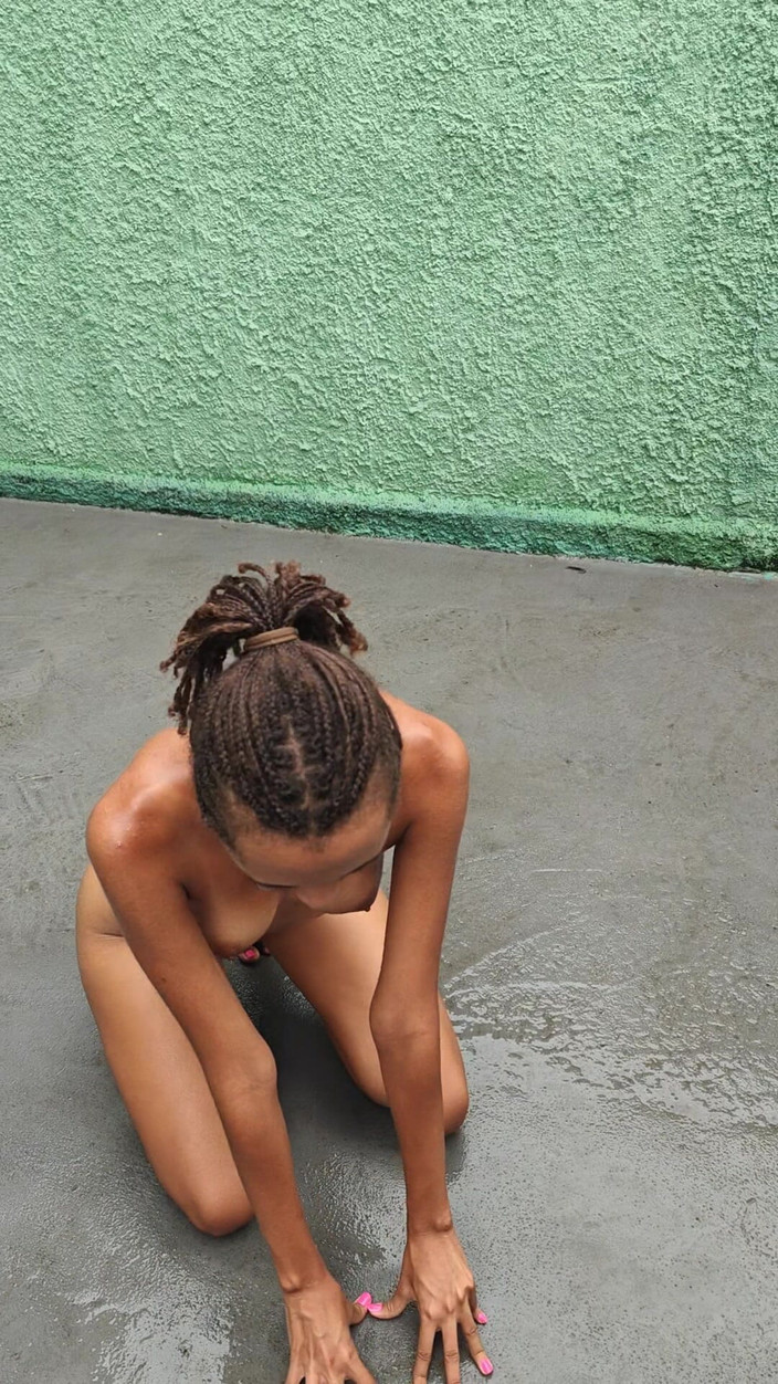 Lily Slav: Hewan peliharaan penurut diajak jalan-jalan dan makan makanan ringan di...