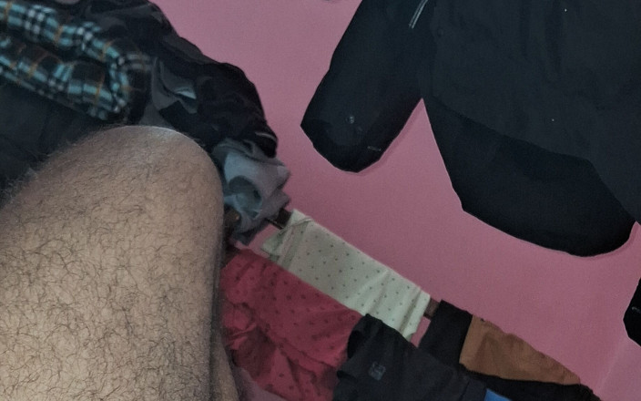 Rajveer Bhumihar: Desi student w łóżku się masturbuje, a jego penis jest bardzo...
