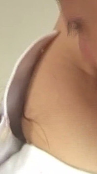 成熟したアジア系MILFが首崇拝に激しく喘ぐ