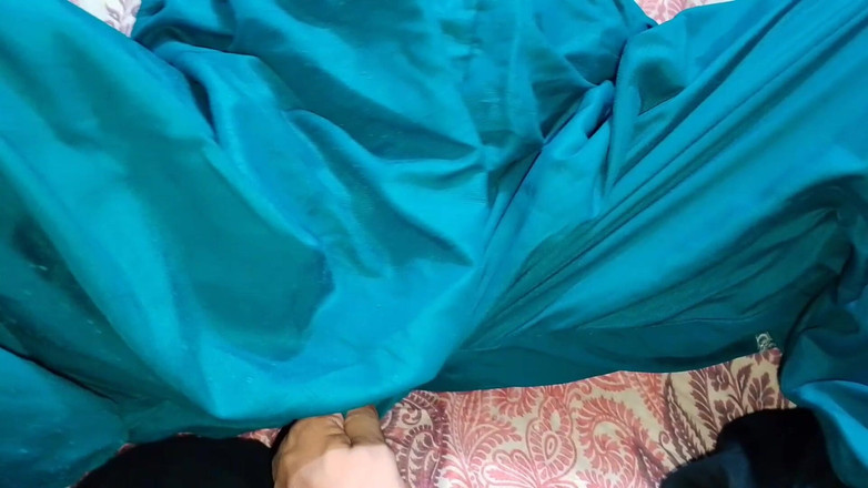 QueenbeautyQB: ムラムラした妻が夫と激しくセックスするポルノビデオ