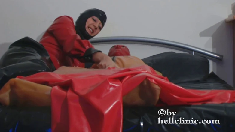 Rubber & Clinic Studio - 1ATOYS: The rubberbed - xtreme piss treatment