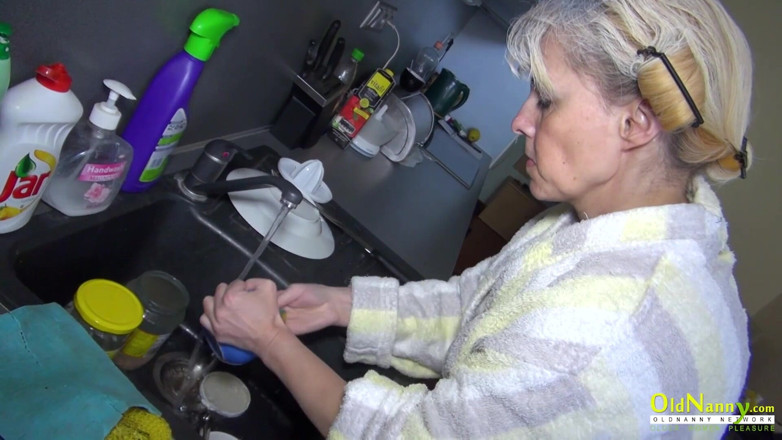 Old Nanny: Two Lesbians Cannot Wait for the Bedroom