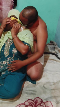 Pobre menina muçulmana trocando buceta