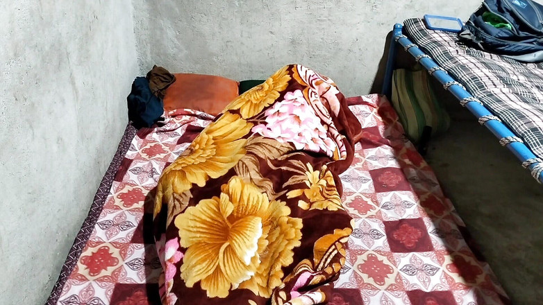 Indian Hijraji: 家でオナニーをしていたら、叔父がそれを見て私を置いていきました