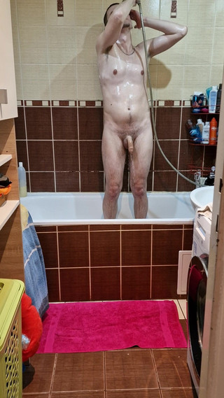 Fap_man93: Večerní nedělní sprcha před začátkem nového pracovního dne