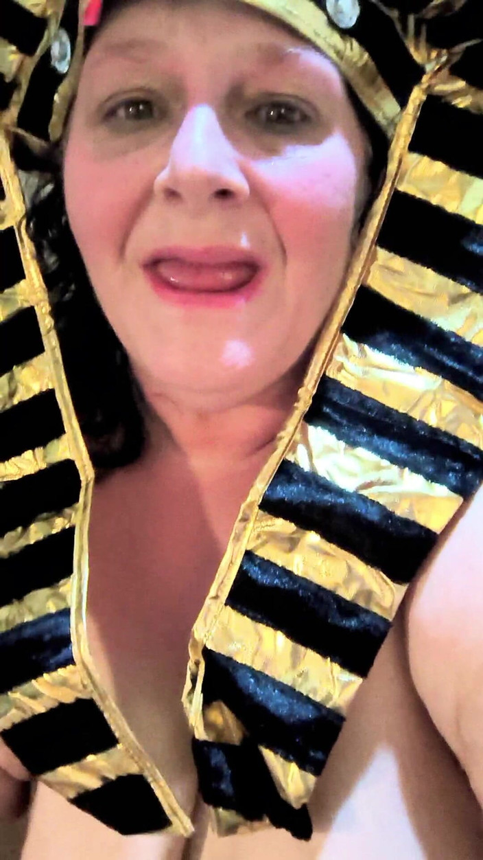 HerculesnVENUS: एक बाल्टी की फुहार भरा उसका सख्त लंड देख रहा है