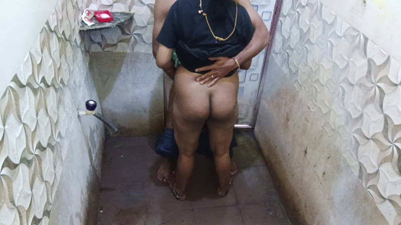 Mami4711: Sex indian sexy în baie în poziția capră