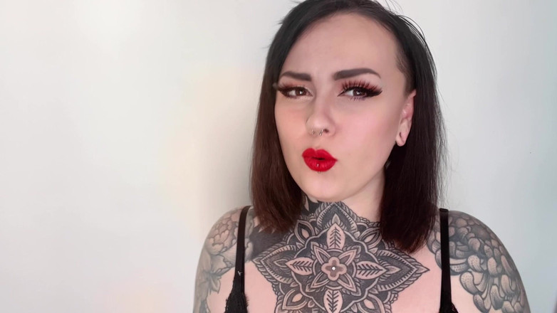 Miss Valentina: Engaña a tu dominatrix