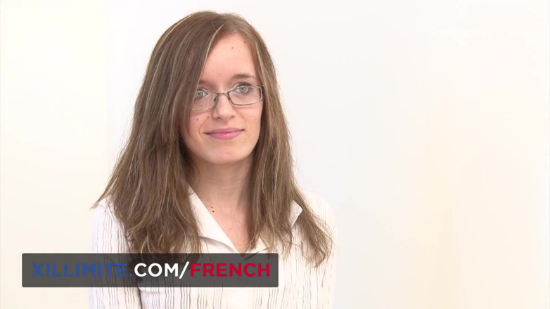French girls at work: Güzel öğretmen öğrencisine nasıl odaklanacaklarını biliyor