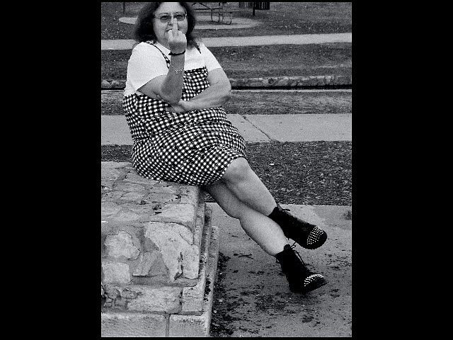 BBW nurse Vicki adventures with friends: Warthogs穿刺靴子 vs 设置在视频中的有趣照片